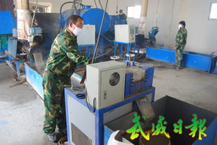 涼州廢舊農(nóng)膜再生加工廠 工人操作加工設(shè)備的綠色實(shí)踐